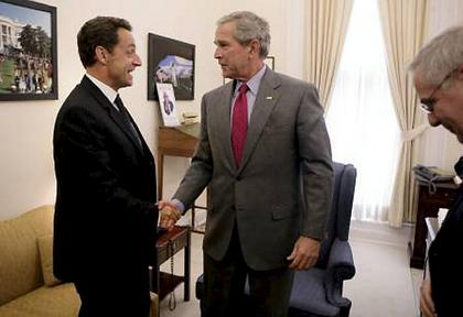 sarkozy bush.bmp